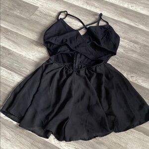 💜 Chic Black Strappy Romper